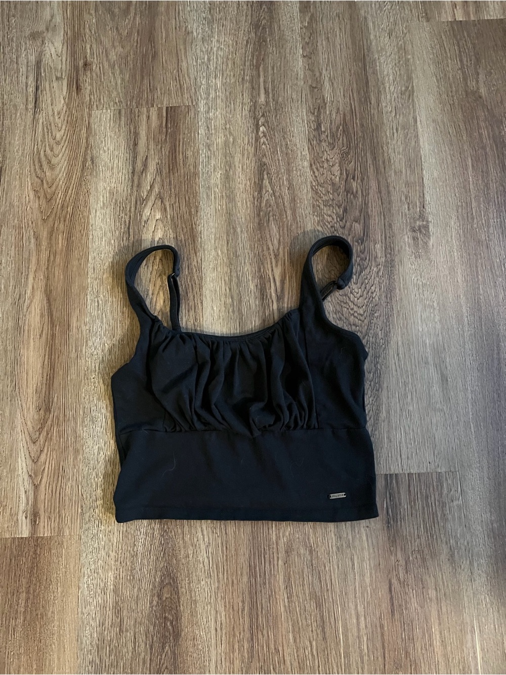 GUC Hollister Basic Ruched Front Cropped Cami in black